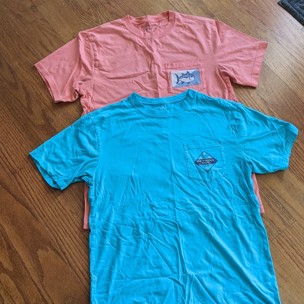 Lot of 2 Southern Tide Graphic T-shirts sz small